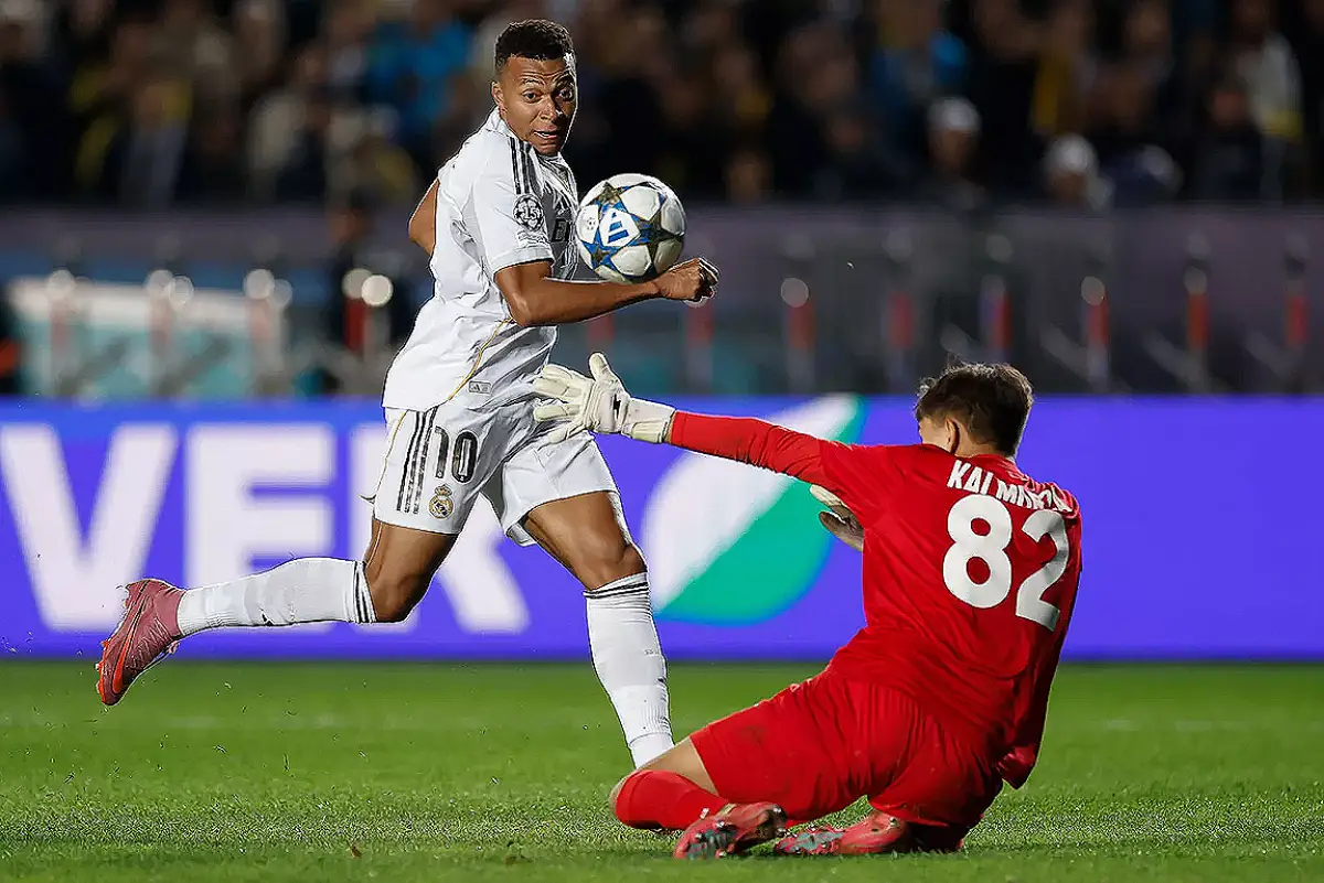 Mbappé a inscrit le 0-2 grâce à un lob astucieux (realmadrid.com)