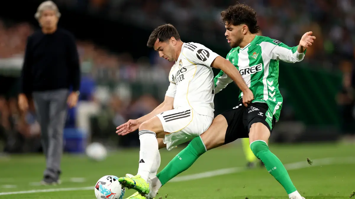 SEVILLE, SPAIN - APRIL 24: Brahim Diaz of Real Madrid is challenged by Abde Ezzalzouli of Real Betis during the LaLiga EA Sports match between Real Betis Balompie and Real Madrid CF at Estadio La Cartuja on April 24, 2026 in Seville, Spain. (Photo by Fran Santiago/Getty Images)
