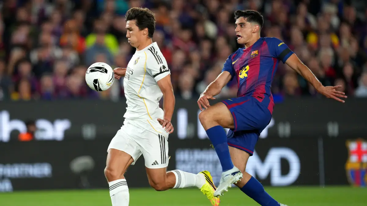 BARCELONA, SPAIN - MAY 10: Gonzalo Garcia of Real Madrid runs with the ball while under pressure from Gerard Martin of FC Barcelona during the LaLiga EA Sports match between FC Barcelona and Real Madrid CF at Spotify Camp Nou on May 10, 2026 in Barcelona, Spain. (Photo by Alex Caparros/Getty Images)