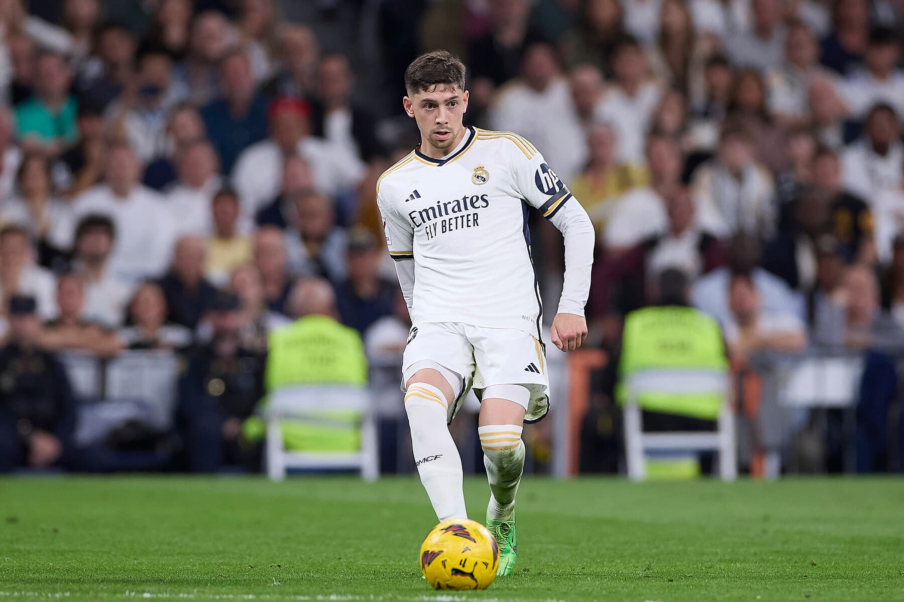 Federico Valverde of Real Madrid CF in action during the 2023/2024 La Liga EA Sports week 32 football match between Real Madrid CF and FC Barcelona at Santiago Bernabeu stadium. Final score: Real Madrid CF 3:2 FC Barcelona. (Photo by Federico Titone / SOPA Images/Sipa USA) - Photo by Icon Sport