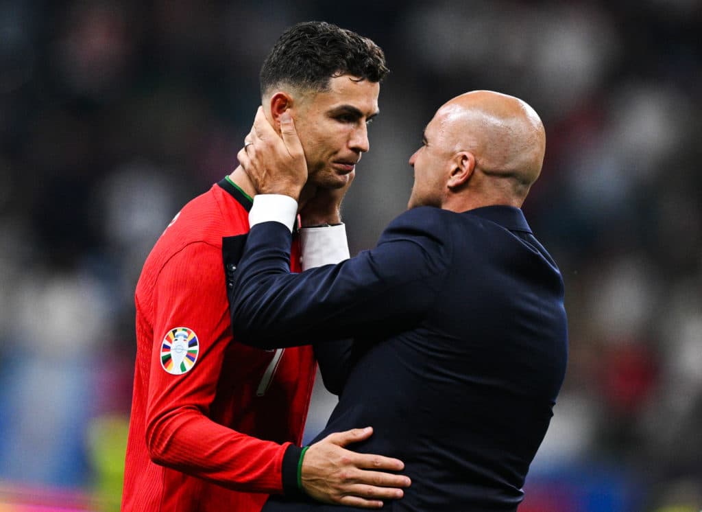 Cristiano Ronaldo, consolé par Roberto Martinez après le match