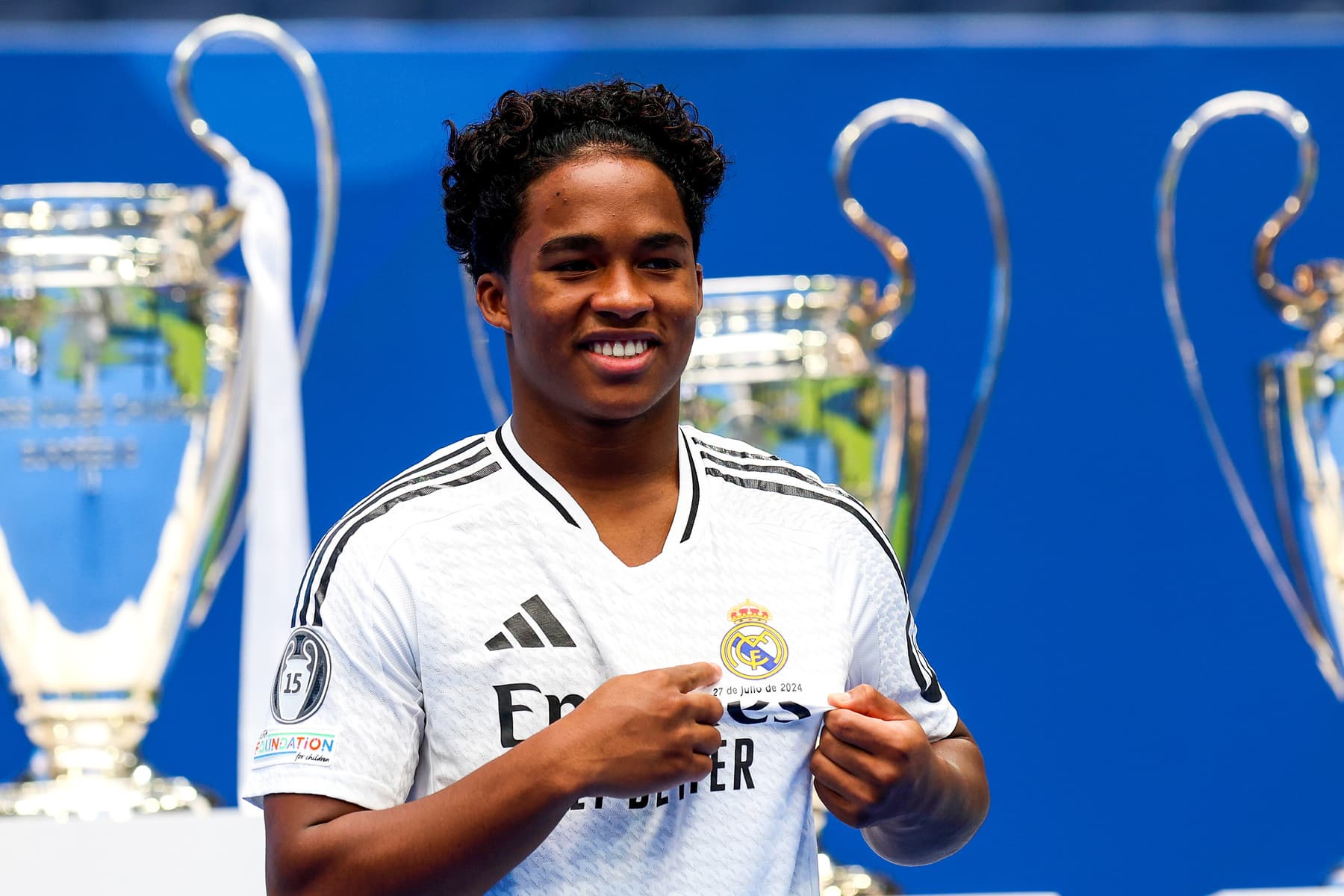 Madrid Spain; 07/27/2024.- Brazilian player Endrick is presented to Real Madrid fans as a new signing by Florentino Perez, president of the Merengue club. Endrick, his girlfriend Gabriely Miranda and his family during the event where the player could not hold back his tears. Photo: Juan Carlos Rojas Photo by Icon Sport - Photo by Icon Sport