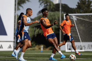 Mbappé avec Tchouaméni ce jeudi (realmadrid.com)