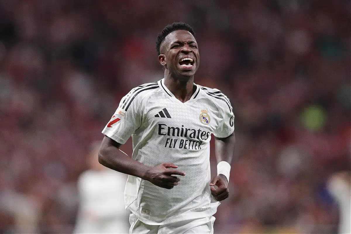 Vinicius Jr. lors du match du Real Madrid face à l'Atlético (Photo by Gonzalo Arroyo Moreno/Getty Images).