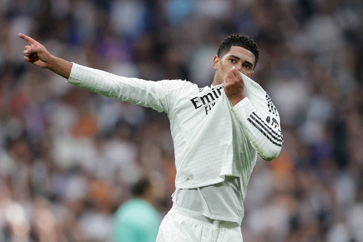 MADRID, SPAIN - NOVEMBER 09: Jude Bellingham of Real Madrid CF celebrates scoring their second goal during the LaLiga match between Real Madrid CF and CA Osasuna at Estadio Santiago Bernabeu on November 09, 2024 in Madrid, Spain. (Photo by Gonzalo Arroyo Moreno/Getty Images)