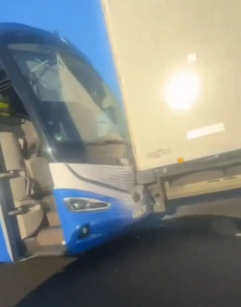 L’image du bus du Real Madrid accidenté