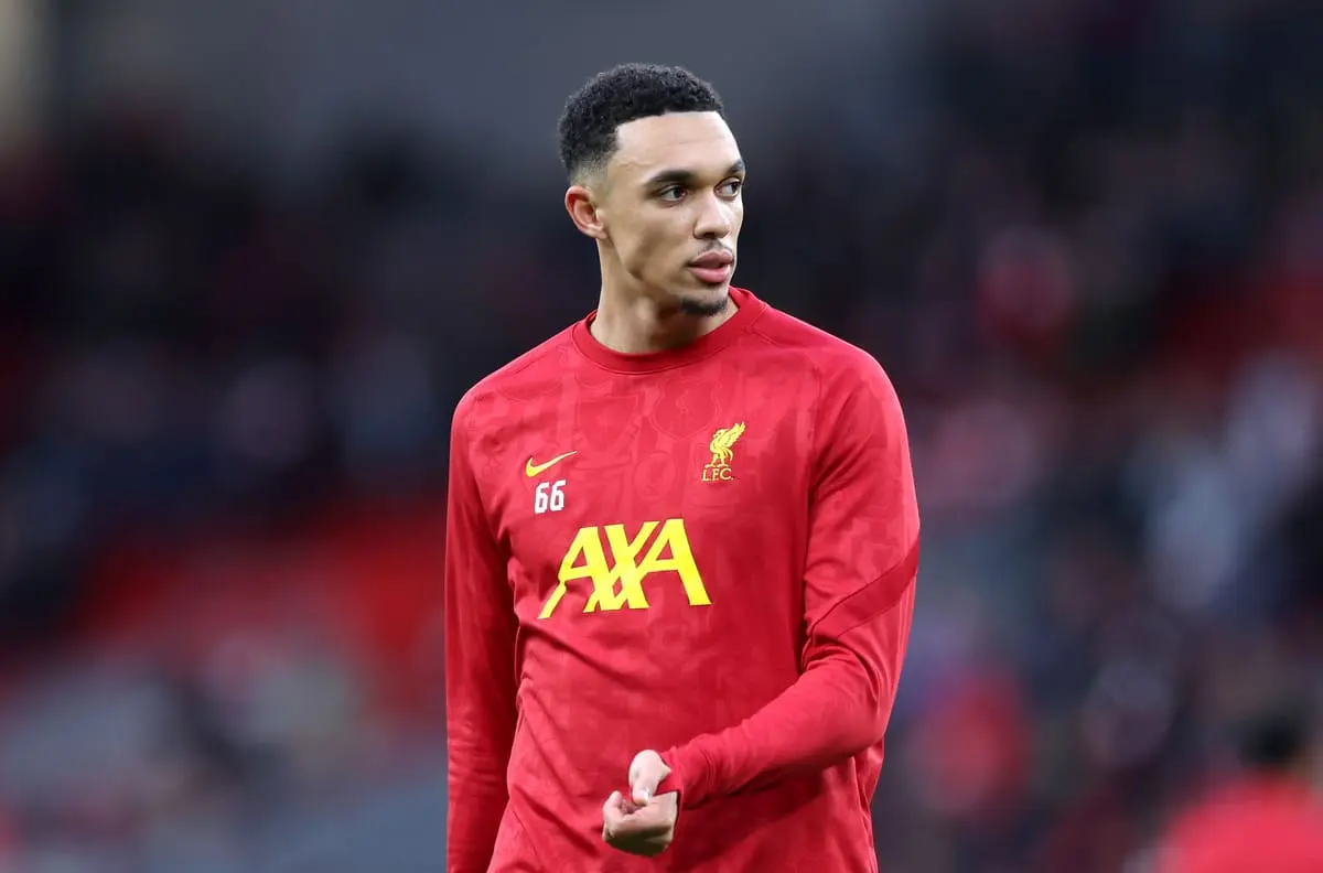 LIVERPOOL, ENGLAND - DECEMBER 14: Trent Alexander-Arnold of Liverpool warms up prior to the Premier League match between Liverpool FC and Fulham FC at Anfield on December 14, 2024 in Liverpool, England. (Photo by Alex Livesey/Getty Images) mercato