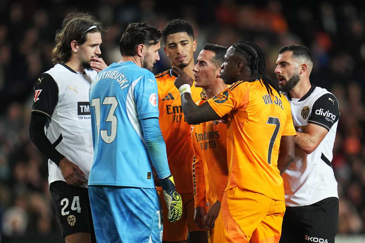VALENCIA, SPAIN - JANUARY 03: Vinicius Jr. of Real Madrid reacts during the LaLiga match between Valencia CF and Real Madrid CF at Estadio Mestalla on January 03, 2025 in Valencia, Spain. (Photo by Aitor Alcalde/Getty Images)