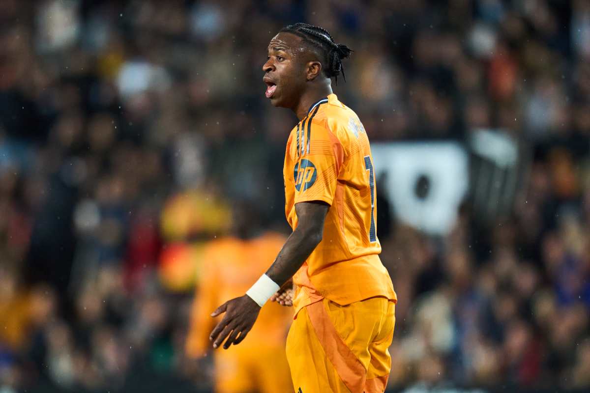 VALENCIA, SPAIN - JANUARY 03: Vinicius Jr. of Real Madrid reacts during the LaLiga match between Valencia CF and Real Madrid CF at Estadio Mestalla on January 03, 2025 in Valencia, Spain. (Photo by Aitor Alcalde/Getty Images)