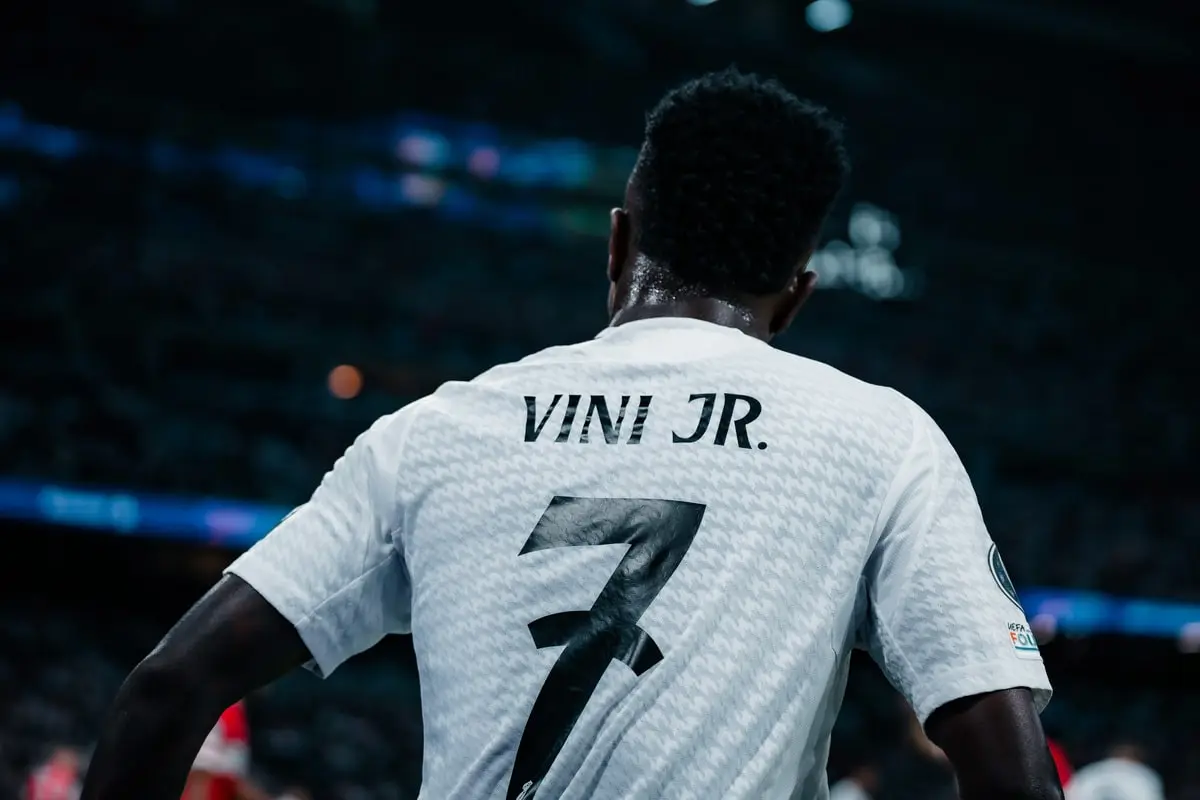 Vinicius Jr avec le maillot du Real Madrid. Credit : AlehProd