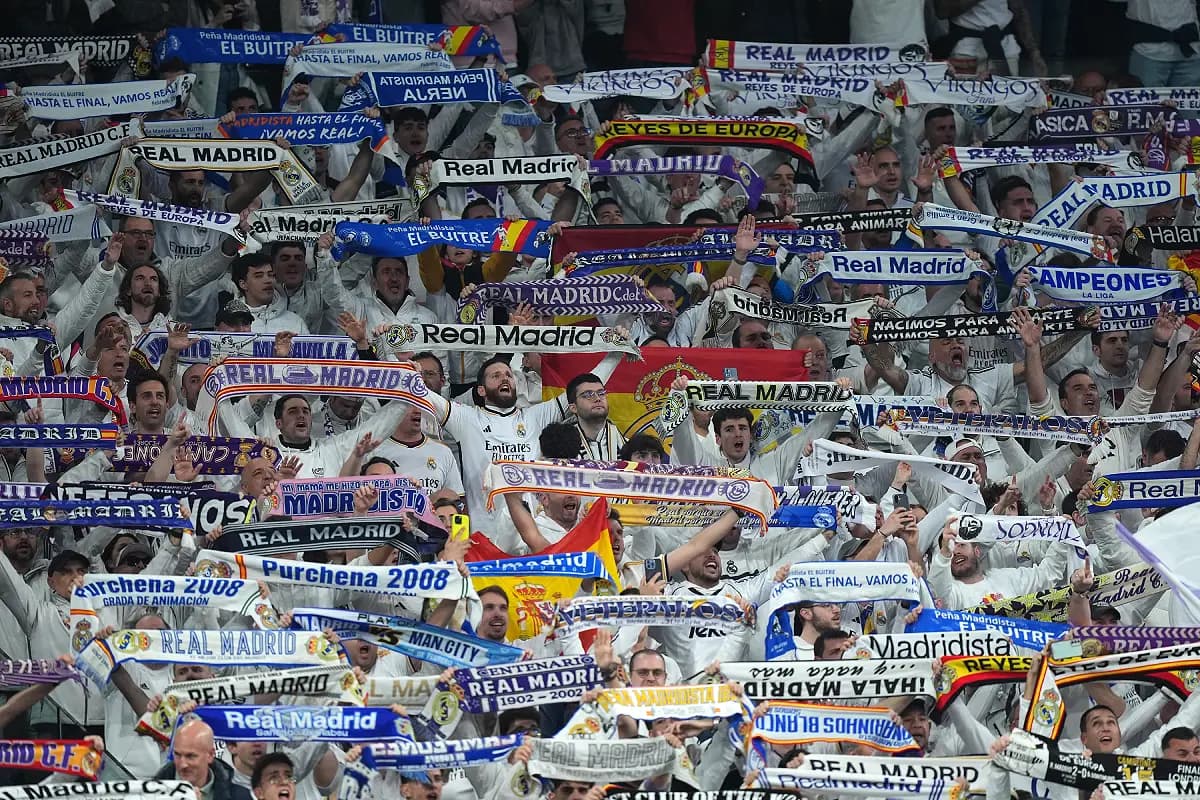 Les supporters du Real Madrid. (Photo by Angel Martinez/Getty Images).