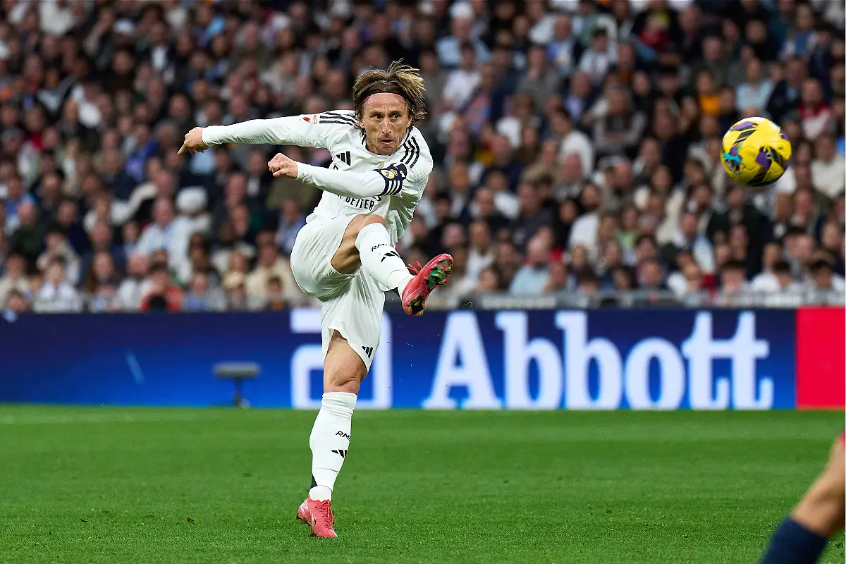Modric au moment de sa frappe (Photo by Angel Martinez/Getty Images).
