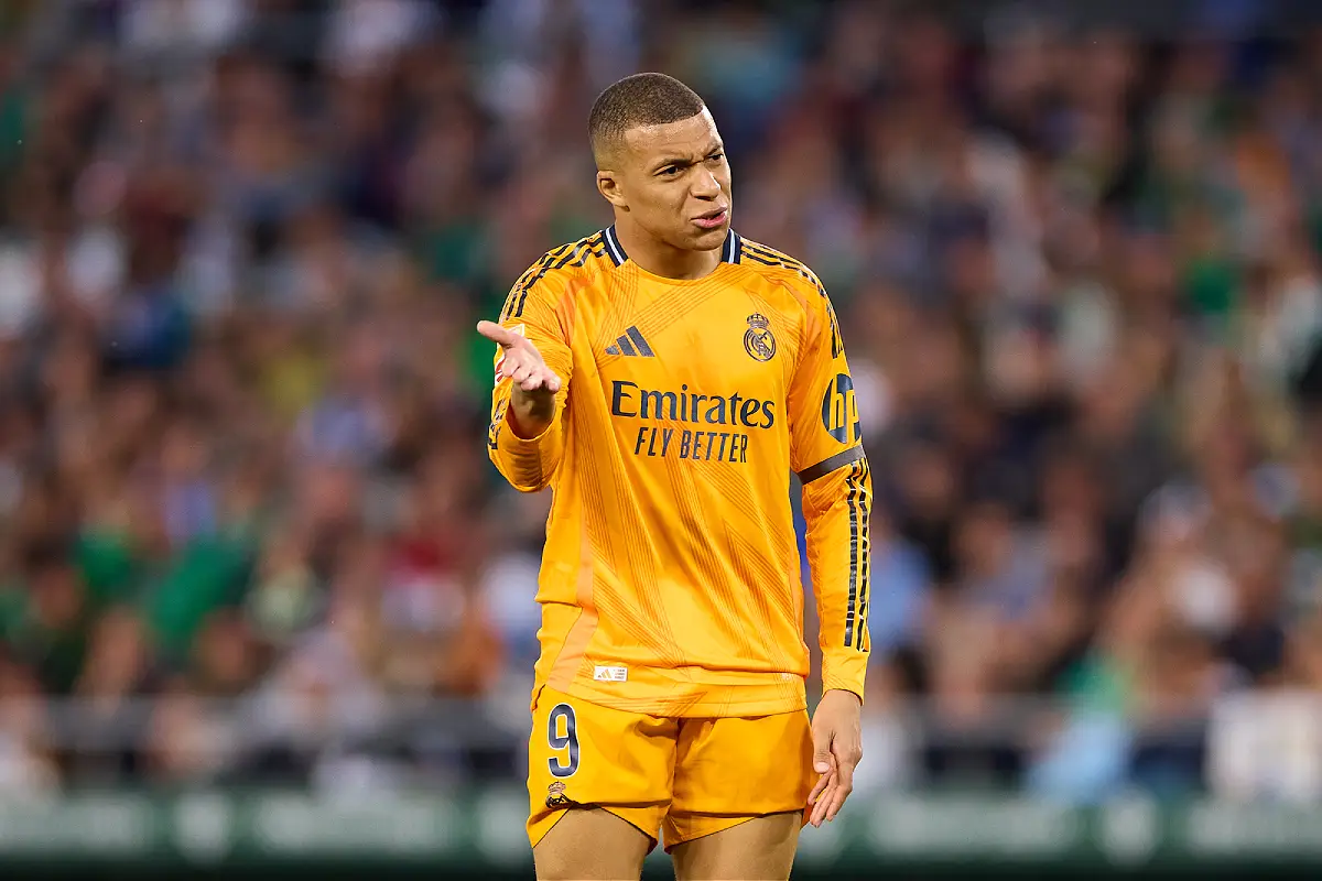 Mbappé avec le Real Madrid samedi face au Betis (Photo by Fran Santiago/Getty Images).