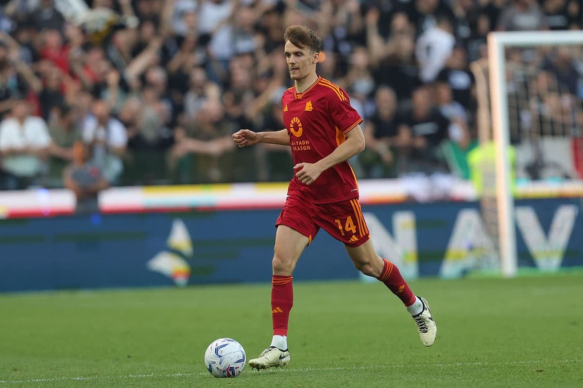 UDINE, ITALY - APRIL 14: Diego Llorente of AS Roma in action during the Serie A TIM match between Udinese Calcio and AS Roma at Dacia Arena on April 14, 2024 in Udine, Italy.(Photo by Gabriele Maltinti/Getty Images)