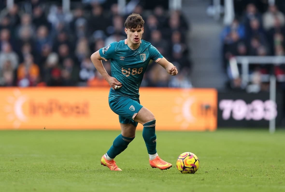 Real Madrid : NEWCASTLE UPON TYNE, ENGLAND - JANUARY 18: Milos Kerkez of AFC Bournemouth runs with the ball during the Premier League match between Newcastle United FC and AFC Bournemouth at St James' Park on January 18, 2025 in Newcastle upon Tyne, England. (Photo by George Wood/Getty Images)