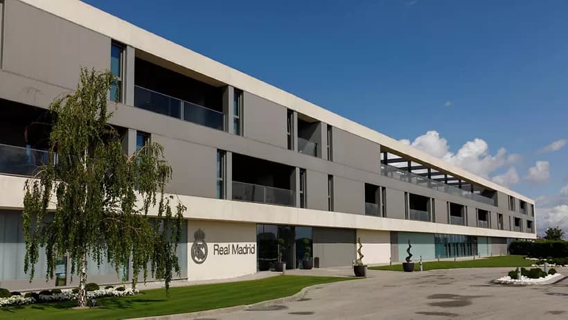 Le Real Madrid affecté par la panne d'électricité qui frappe l'Espagne (realmadrid.com)