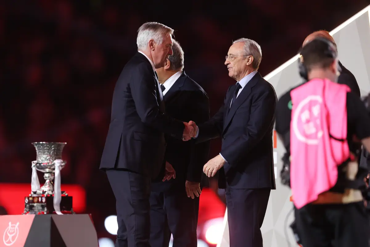 Real Madrid : Pérez et Ancelotti en janvier 2024 (Photo by Yasser Bakhsh/Getty Images).