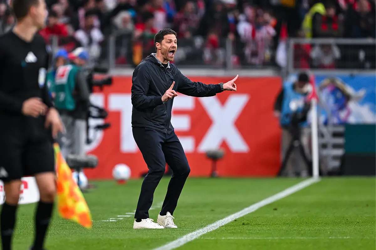 Xabi Alonso en Bundesliga le week-end dernier (Photo by Daniel Kopatsch/Getty Images).