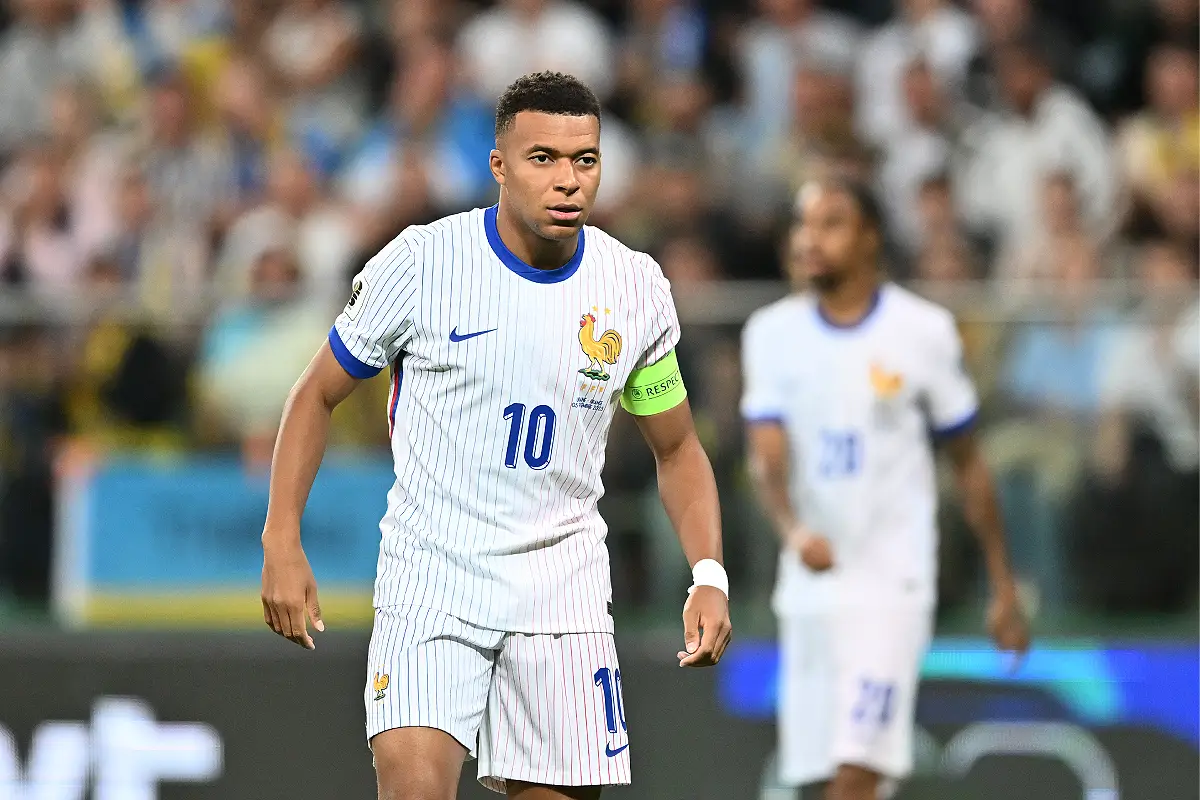 Mbappé avec les Bleus en septembre (Photo by Mateusz Slodkowski/Getty Images).