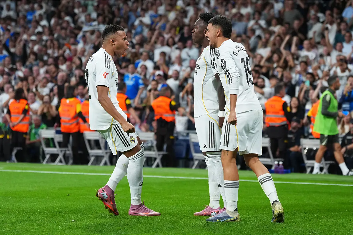 MADRID, SPAIN - OCTOBER 04: Vinicius Junior of Real Madrid celebrates with Kylian Mbappe and Dani Ceballos after scoring his team's first goal during the LaLiga EA Sports match between Real Madrid CF and Villarreal CF at Estadio Santiago Bernabeu on October 04, 2025 in Madrid, Spain. (Photo by Angel Martinez/Getty Images)