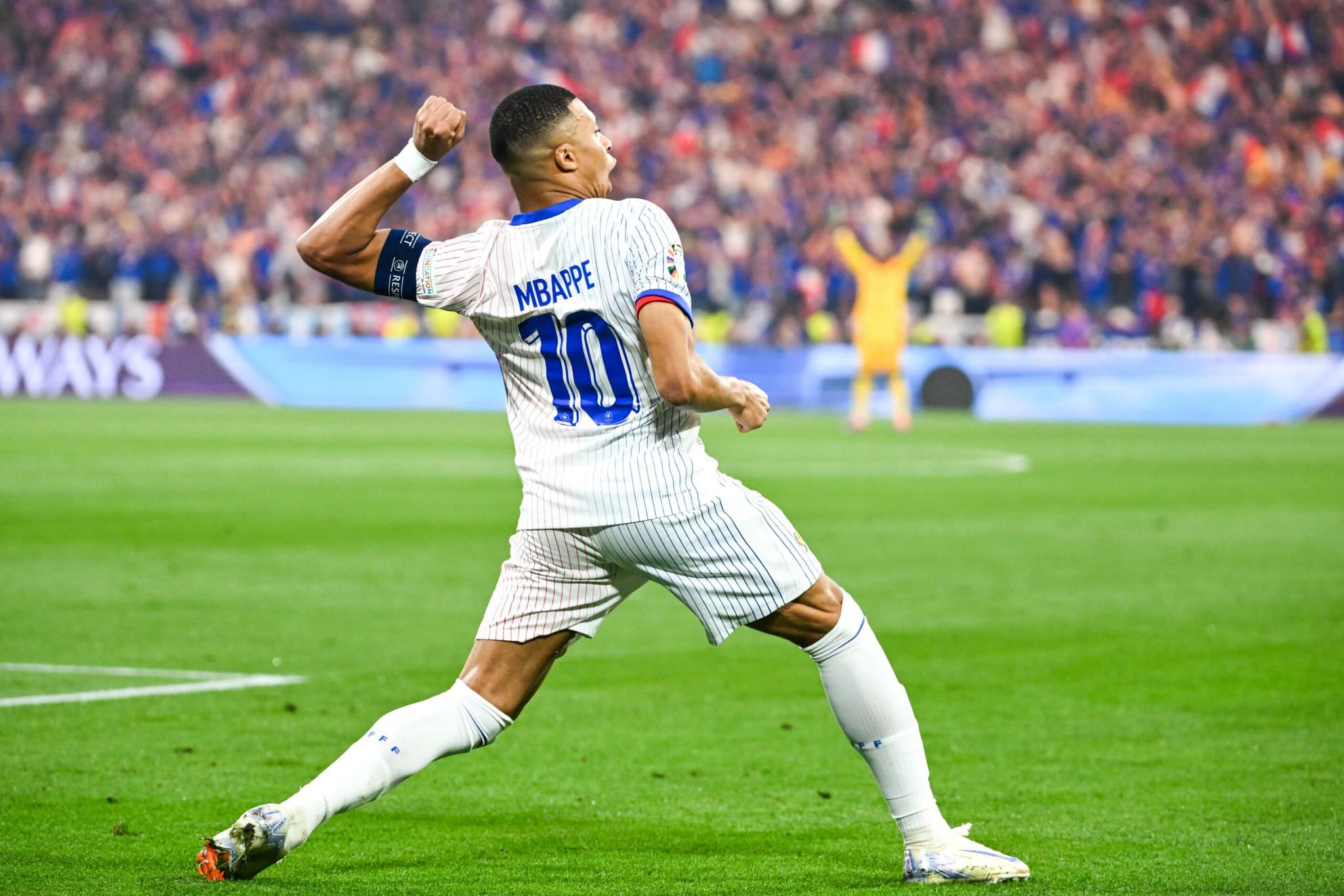 Mbappé en train de célébrer face à l'Espagne (Icon Sprt)
