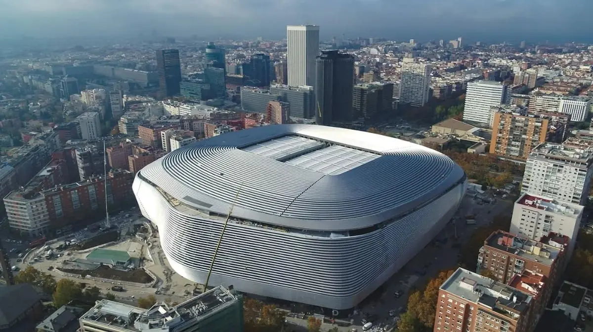 Les défis complexes de la transformation du Bernabéu : SkyBar, parkings souterrains et concerts (realmadrid.com)