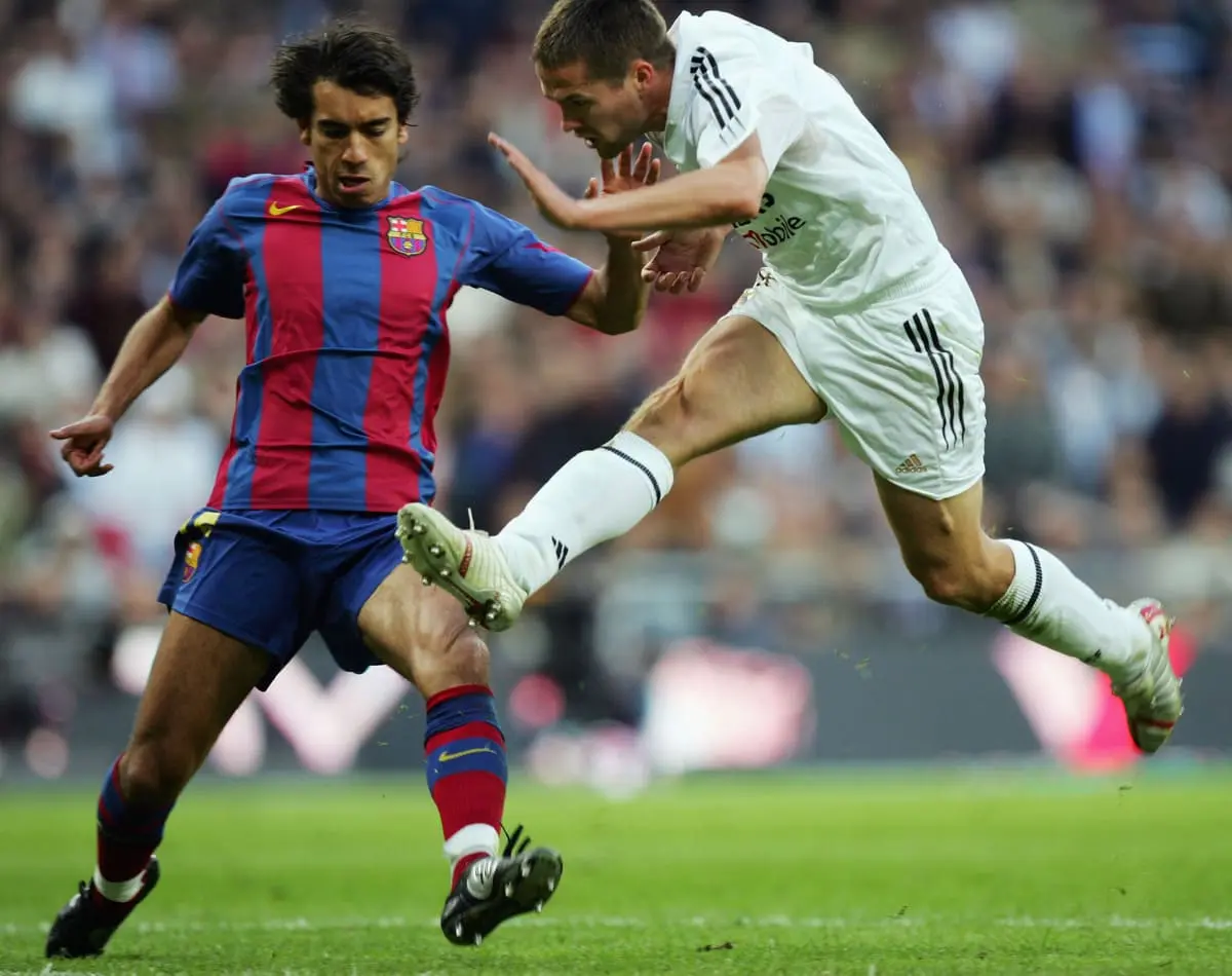 Michael Owen marquant au Santiago Bernabéu le 10 avril 2005 (Photo by Denis Doyle/Getty Images)