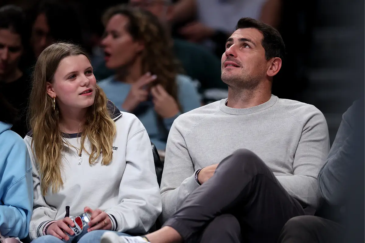 Iker Casillas lors d'un match de NBA en octobre 2024 (Photo by Luke Hales/Getty Images).