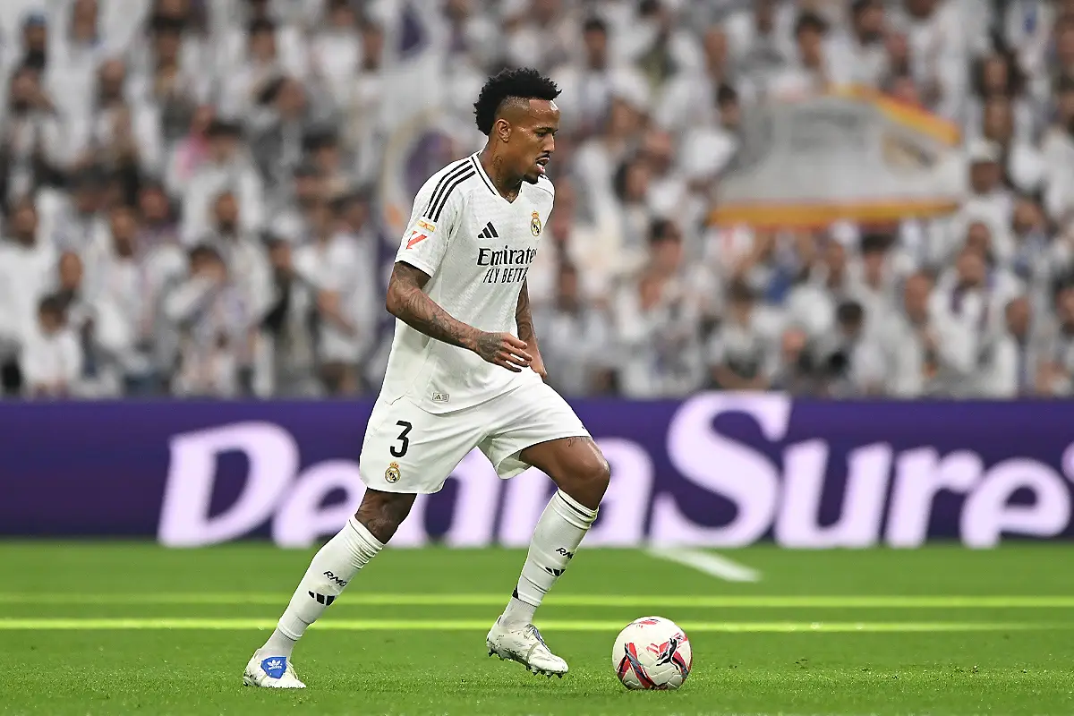 Éder Militao face à Osasuna en novembre (Photo by Denis Doyle/Getty Images).