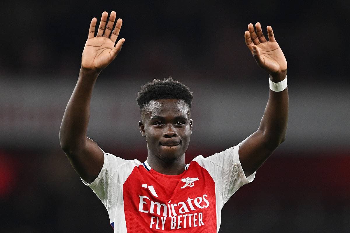 LONDON, ENGLAND - APRIL 01: Bukayo Saka of Arsenal acknowledges the fans after the Premier League match between Arsenal FC and Fulham FC at Emirates Stadium on April 01, 2025 in London, England. (Photo by Shaun Botterill/Getty Images)
