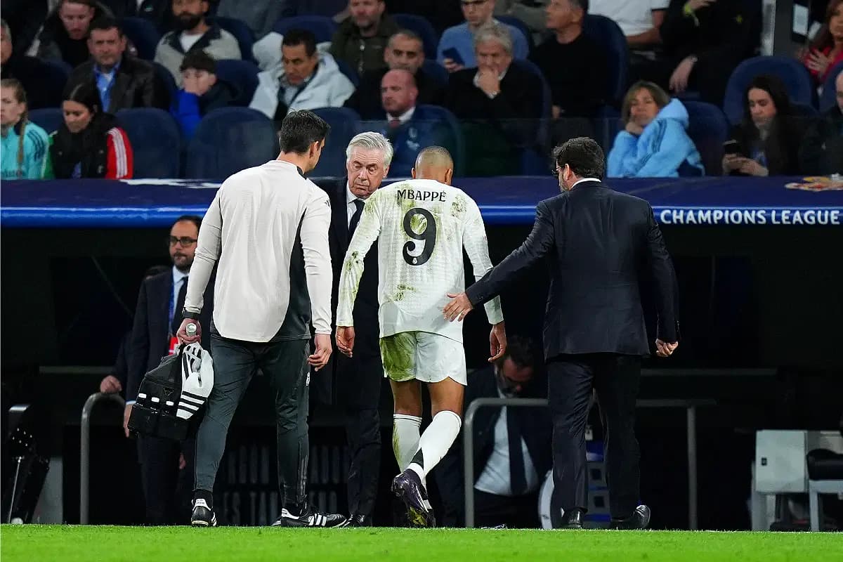Ancelotti lors de la sortie de Mbappé mercredi (Photo by Angel Martinez/Getty Images).