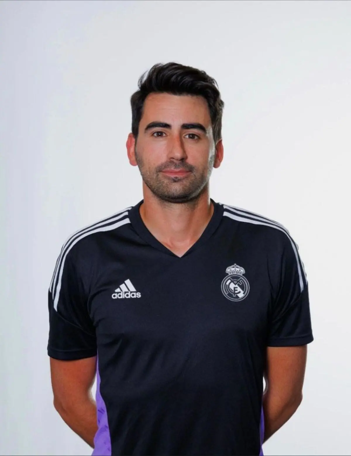 Pau Quesada avec le maillot du Real Madrid lors de la saison 2022-2023 (realmadrid.com).