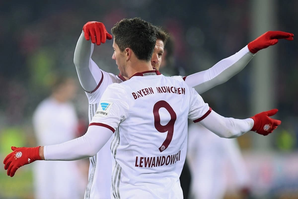 WOLFSBURG, GERMANY - FEBRUARY 27: Robert Lewandowski of Muenchen celebrates with Xabi Alonso during the Bundesliga match between VfL Wolfsburg and FC Bayern Muenchen at Volkswagen Arena on February 27, 2016 in Wolfsburg, Germany. (Photo by Stuart Franklin/Bongarts/Getty Images)