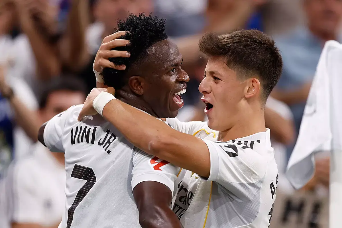 Vinicius et Arda Güler célébrant le but du Brésilien (realmadrid.com)