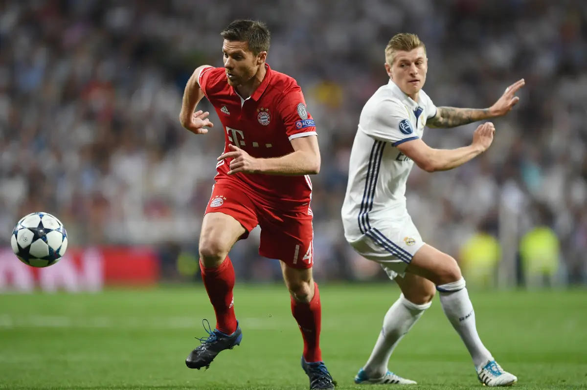 Xabi Alonso et Toni Kroos lors du quart de finale de la Ligue des champions 2016-17 (Photo by Shaun Botterill/Getty Images)