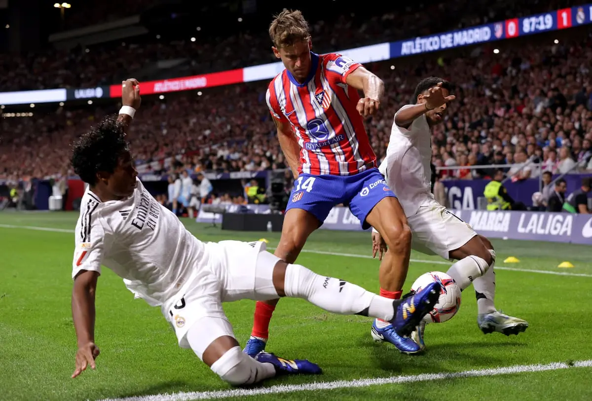 Le derbi a été très engagé (Photo by Gonzalo Arroyo Moreno/Getty Images)