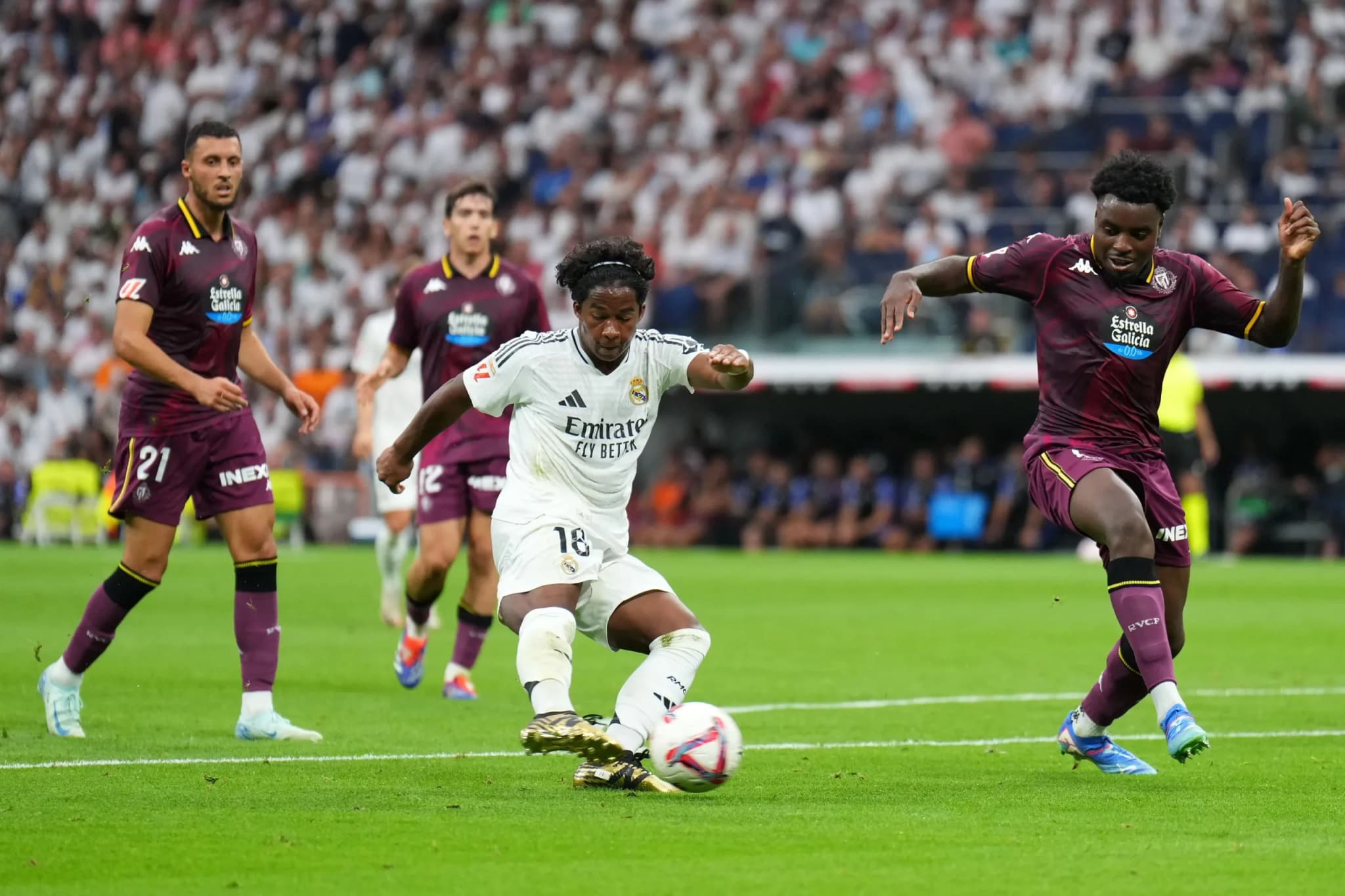 Endrick inscrit son premier but avec les Merengues le 25 août dernier contre le Real Valladolid lors de la deuxième journée de Liga (Photo by Angel Martinez/Getty Images).