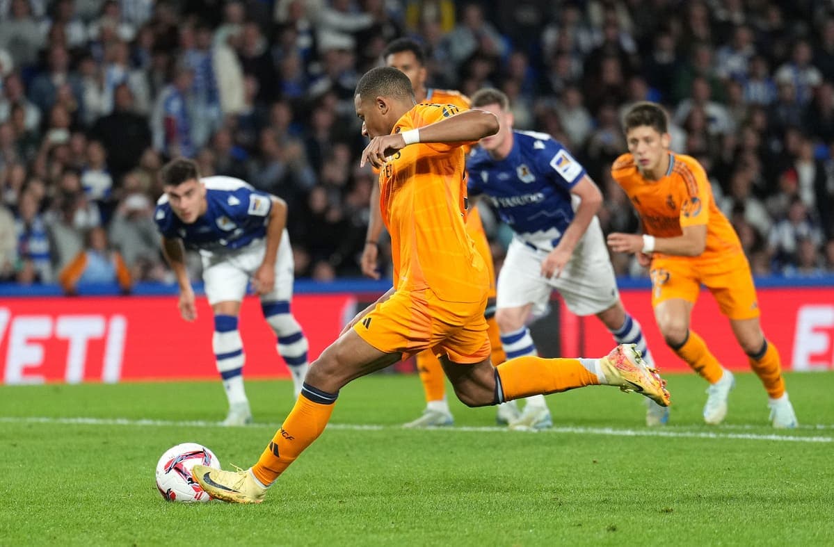 Kylian Mbappé au moment de tirer son pénalty face à la Real Sociedad (Getty Images)