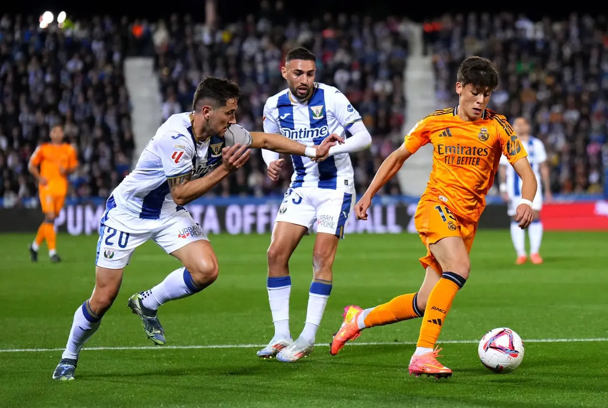 La blessure de Vinicius Jr permettra peut-être à Arda Güler d’être titularisé pour la première fois en Ligue des champions (Photo by Angel Martinez/Getty Images)