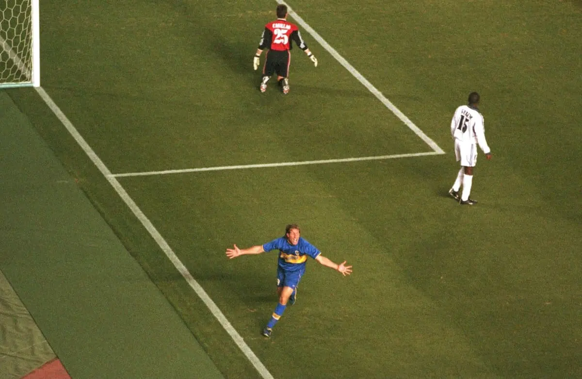 Martin Palermo qui célèbre le 2-0 face au Real Madrid (Photo by Lutz Bongarts/Bongarts/Getty Images)