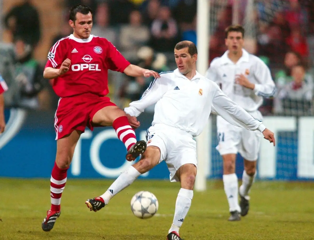 Zidane lors de sa première saison au Real Madrid (Photo by Alexander Hassenstein/Bongarts/Getty Images)