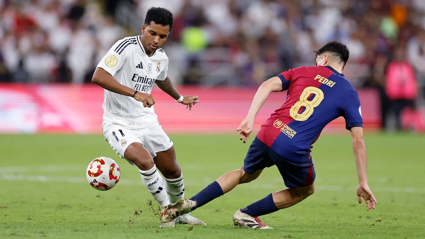 Rodrygo au duel avec Pedri (realmadrid.com)