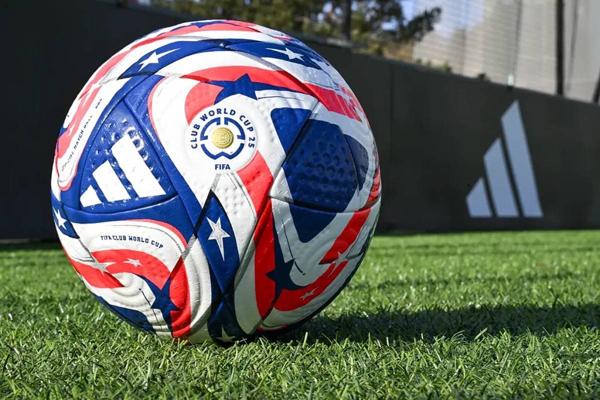 Le ballon officiel aux couleurs des États-Unis d’Amérique (fifa.com)