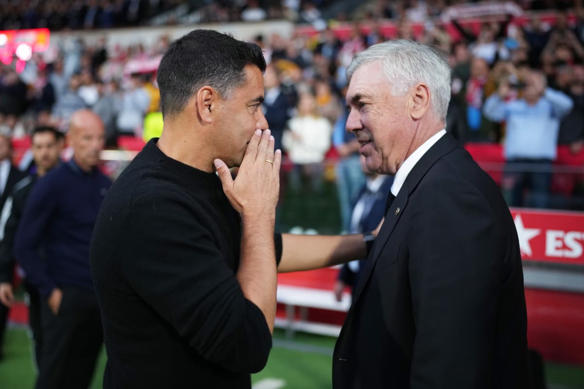 Míchel en discussion avec Carlo Ancelotti (Photo by Alex Caparros/Getty Images)