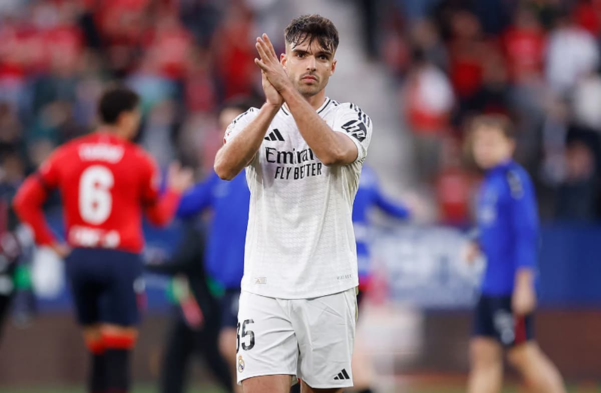 Les prestations de Raúl Asencio avec le Real Madrid ne sont pas passées inaperçues (realmadrid.com)