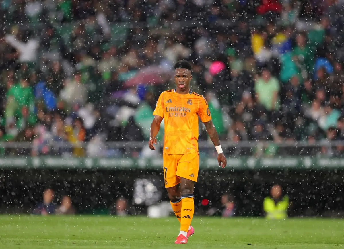 Vinicius Jr a vécu un match difficile, ce samedi, sur la pelouse du Real Betis lors de la 26e journée de Liga (Fran Santiago/Getty Images).