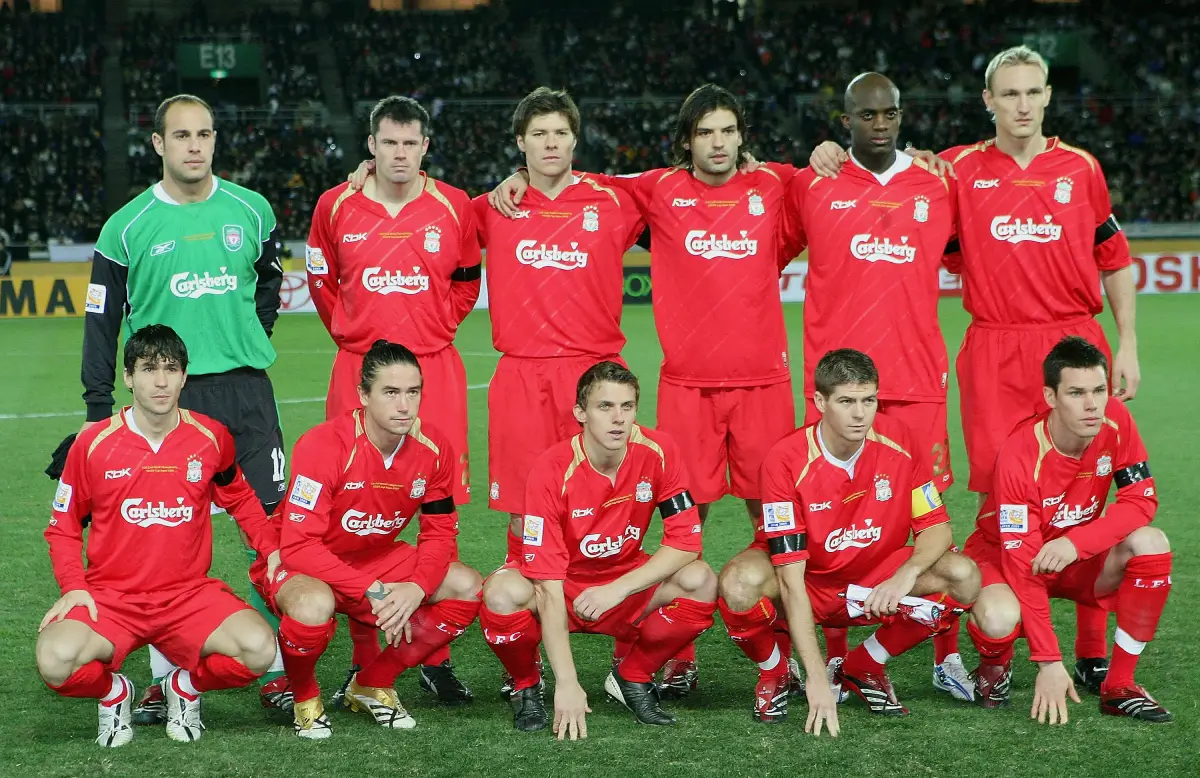 Xabi Alonso et Fernando Morientes ont évolué ensemble à Liverpool. Sur cette photo, le deuxième à la droite du premier (Photo by Koichi Kamoshida/Getty Images
