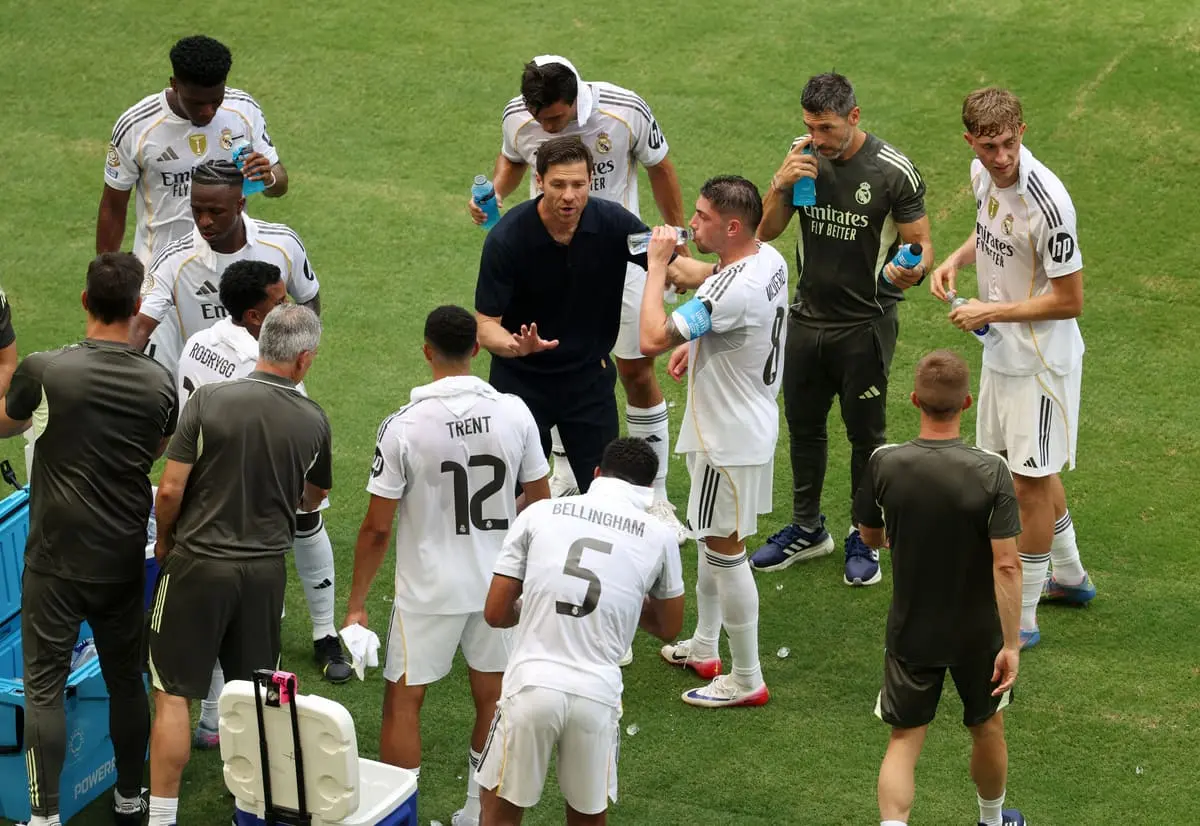 MIAMI GARDENS, FLORIDA - JUNE 18: Xabi Alonso, Head Coach of Real Madrid C. F., speaks to his players during the FIFA Club World Cup 2025 group H match between Real Madrid CF and Al Hilal at Hard Rock Stadium on June 18, 2025 in Miami Gardens, Florida. (Photo by Sandra Montanez/Getty Images)