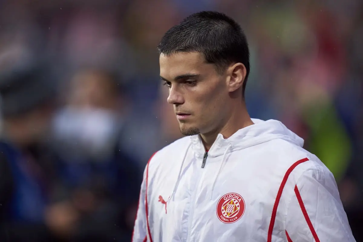 GIRONA, SPAIN - OCTOBER 02: Miguel Gutierrez of Girona FC comes onto the pitch ahead during the UEFA Champions League 2024/25 League Phase MD2 match between Girona FC and Feyenoord at Montilivi Stadium on October 02, 2024 in Girona, Spain. (Photo by Pedro Salado/Getty Images) mercato