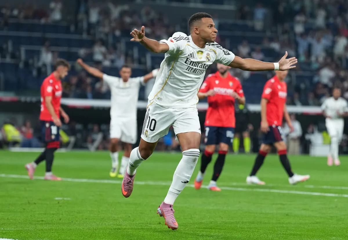 MADRID, SPAIN - AUGUST 19: Kylian Mbappé of Real Madrid celebrates scoring his team's first goal the LaLiga EA Sports match between Real Madrid CF and CA Osasuna at Estadio Santiago Bernabeu on August 19, 2025 in Madrid, Spain. (Photo by Angel Martinez/Getty Images)